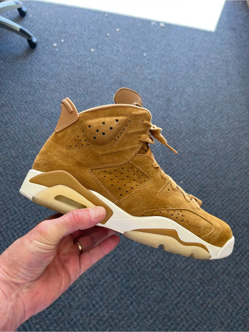 Jordan Air 6 Wheat   size 10 men